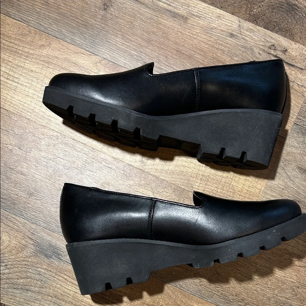 Vionic Women's Classic Black Loafers